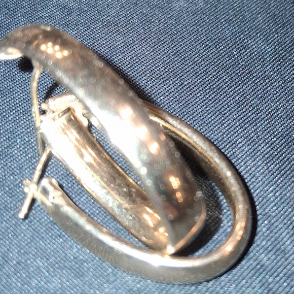 14K Elongated Hoop - Picture 3 of 5